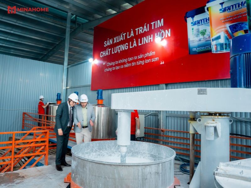 Nhà máy sản xuất Sơn.jpg