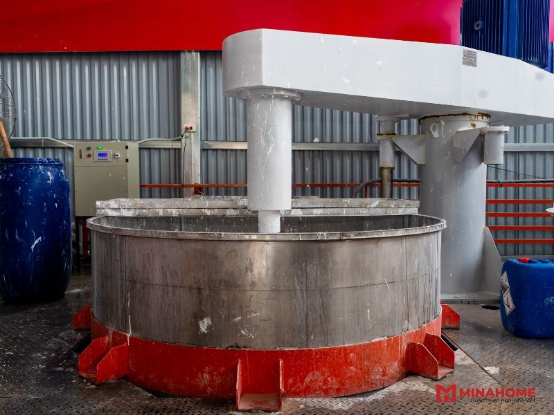 Quy Trình Sản Xuất Sơn Nước Tại Minahome.jpg