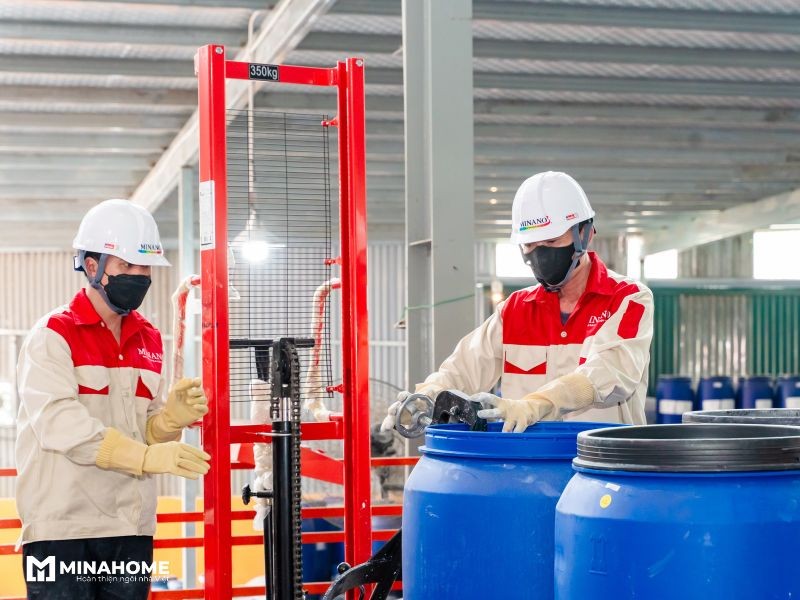 Dây Chuyền Sản Xuất Sơn Tại Minahomes.jpg